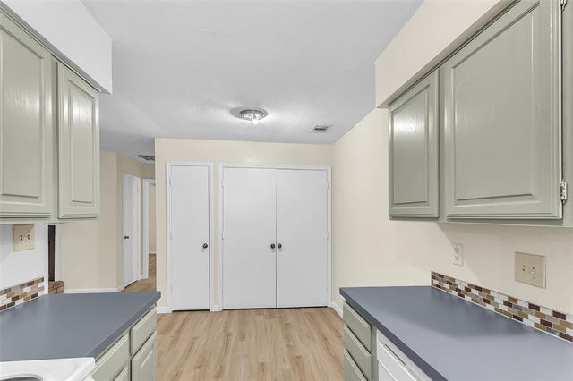 Building Photo - 211 W Trinity St