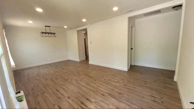 Building Photo - 10622 Sylvia Dr