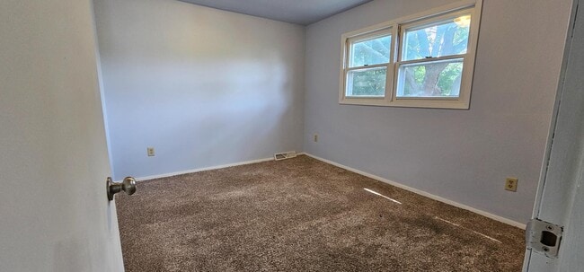 Building Photo - 16525 Dane Ct E