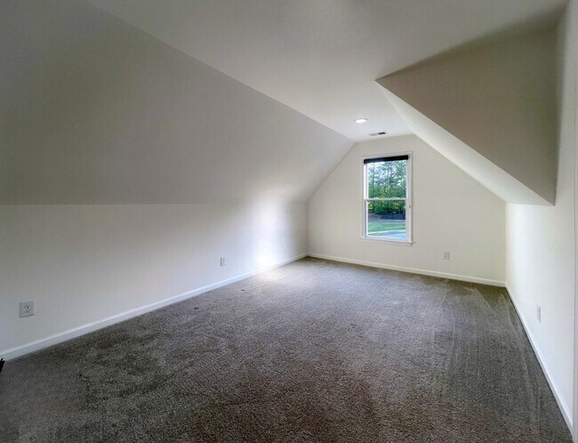 Building Photo - Newer Construction Farmhouse Style Home!