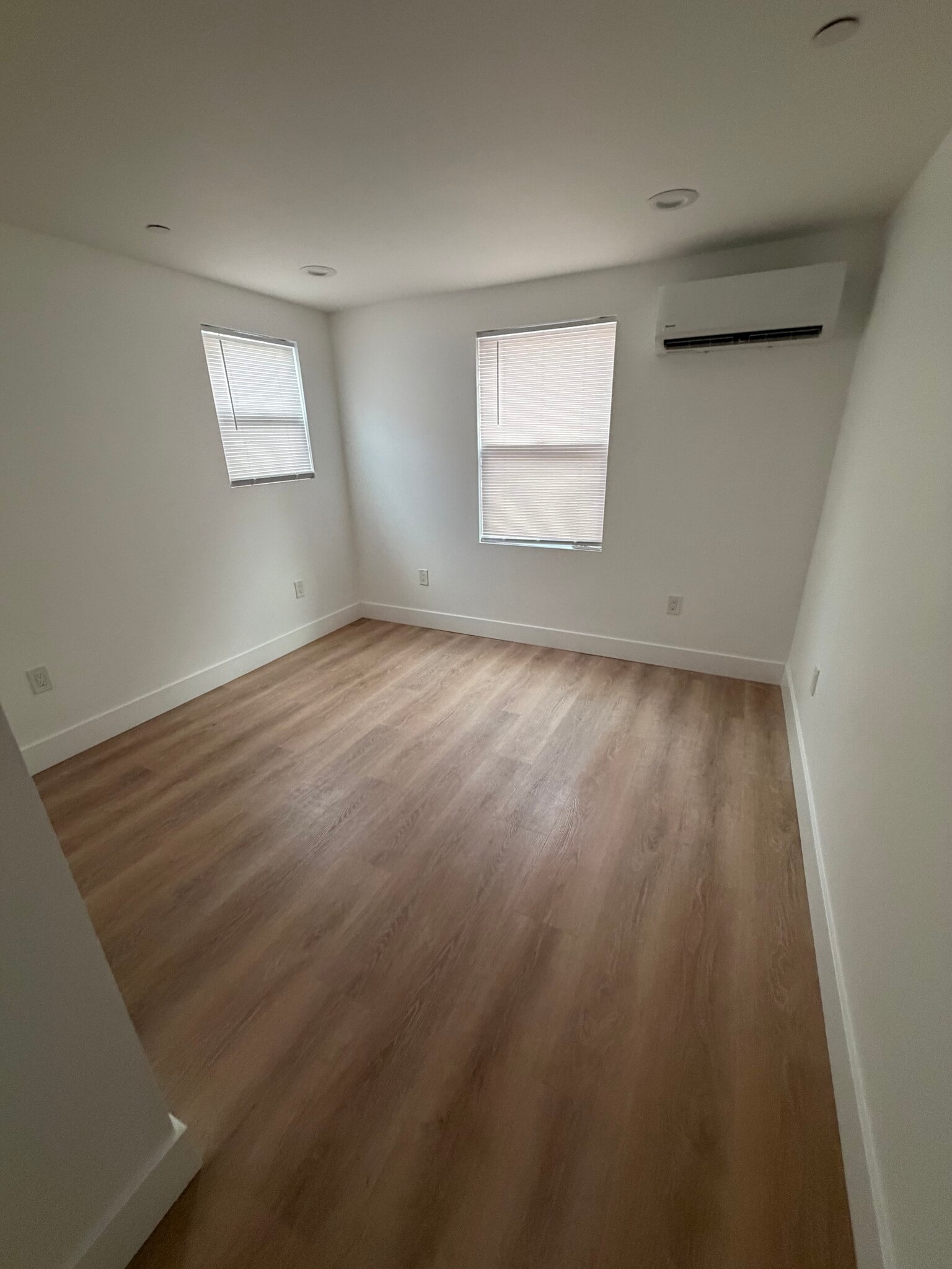 Building Photo - 212 S Orange Ave