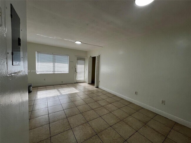 Building Photo - 2072 NE 169th St