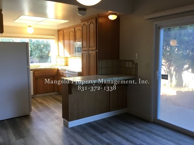 Building Photo - Spacious 3-Bed 2-Bath Home in South Salinas Neighborhood with Large Fenced Yard and Fireplace