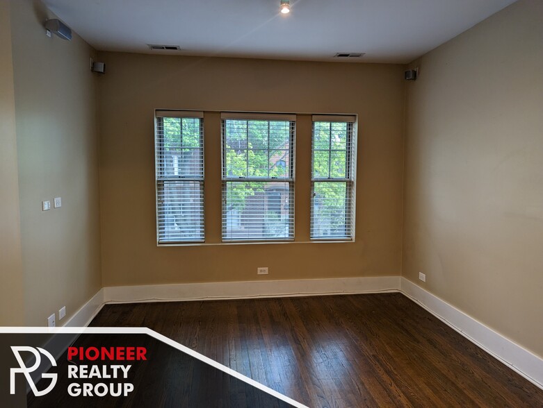 Building Photo - 3455 N Wolcott Ave