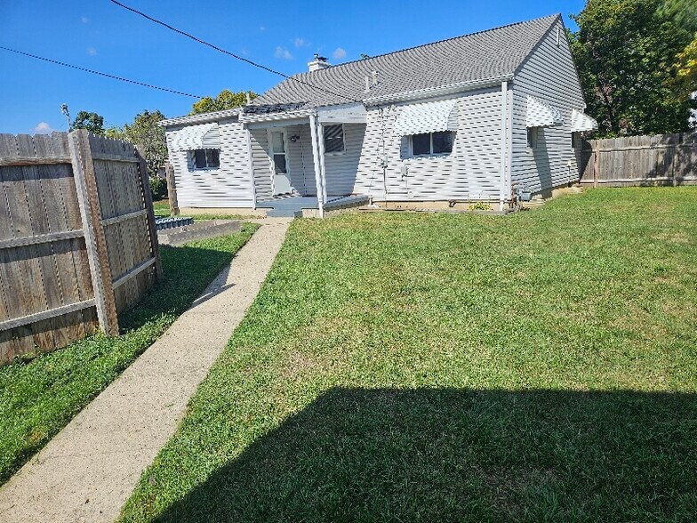 Building Photo - 629 Hanford St