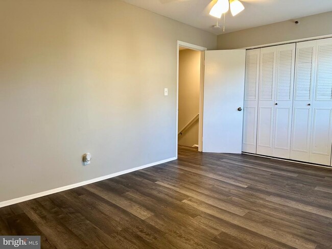 Building Photo - 313 Sweet Briar Ct