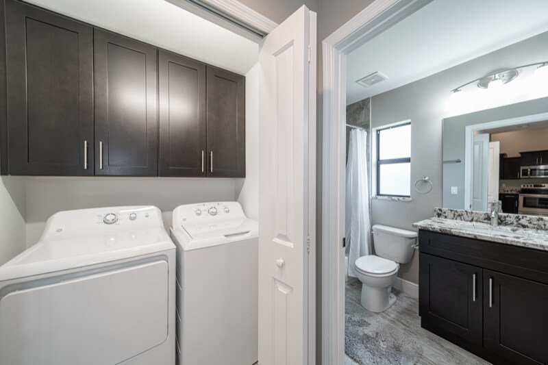 Building Photo - 4021 SW 8th Pl