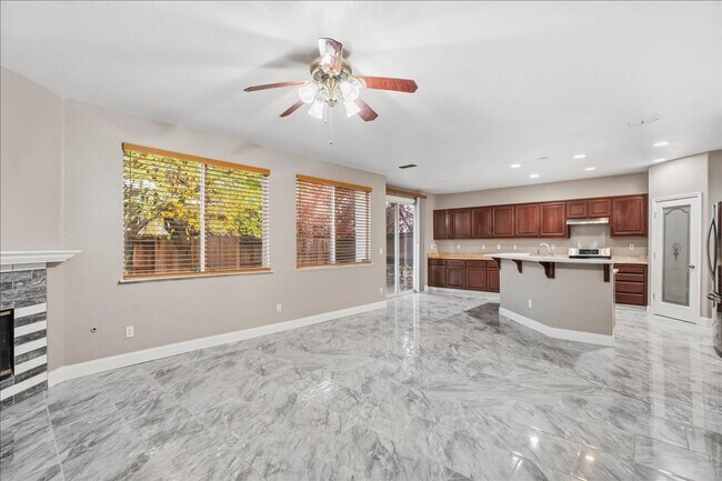 Building Photo - 70 Arches Cir