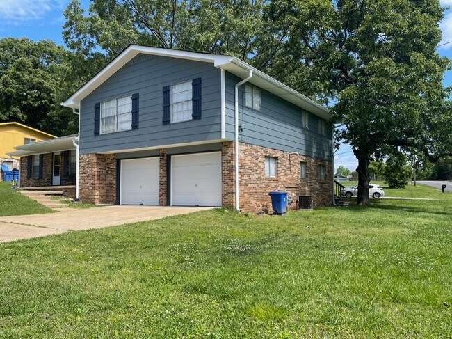 Building Photo - 3927 Bowman Ln