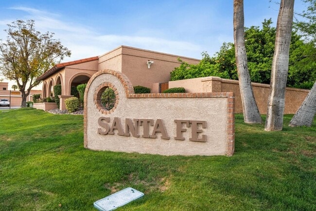 Building Photo - 8178 Via de Ln