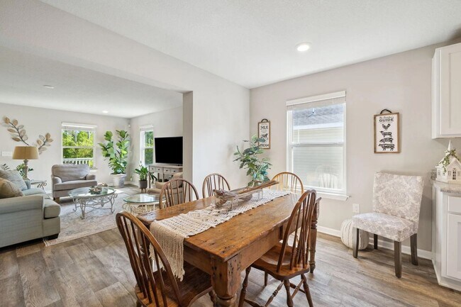 Building Photo - Beautiful home in a quiet neighborhood loc...