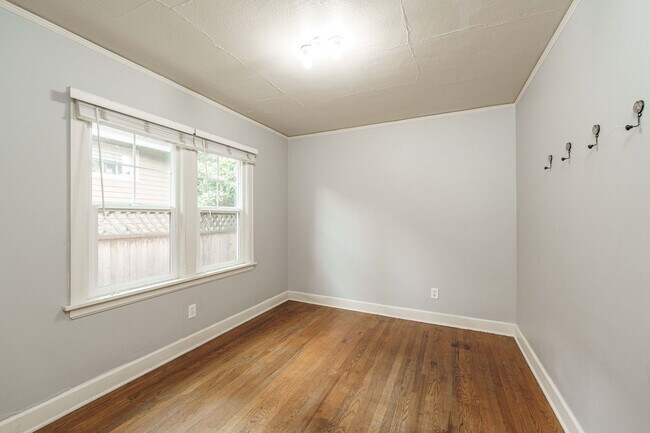 Building Photo - Rushbanks