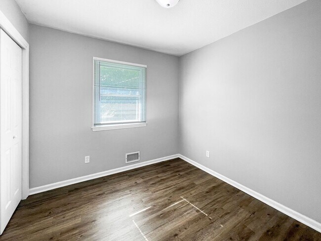 Building Photo - Coming Soon! 3 BR/2.5BA | Newly Renovated Single Family Home |  Fenced backyard | In Raytown!