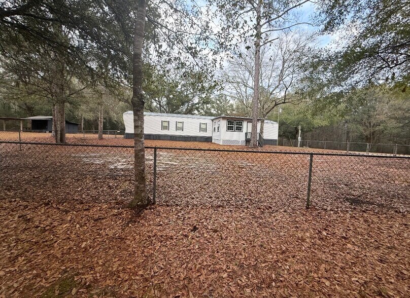 Building Photo - 3083 Lake Sue Dr