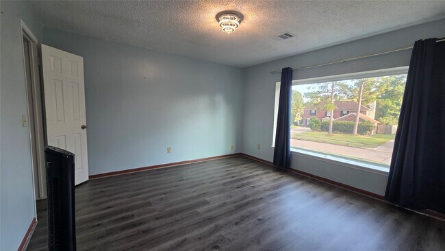 Building Photo - 15006 Delbarton Dr