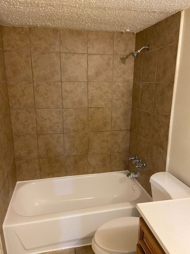 Building Photo - Cozy 2/1 Apartment, Move in Ready, Move in Special!