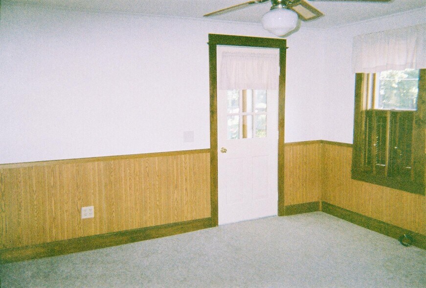 Living Room - 401 Lewis St