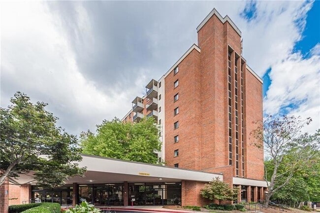 Building Photo - 300 Johnson Ferry Rd