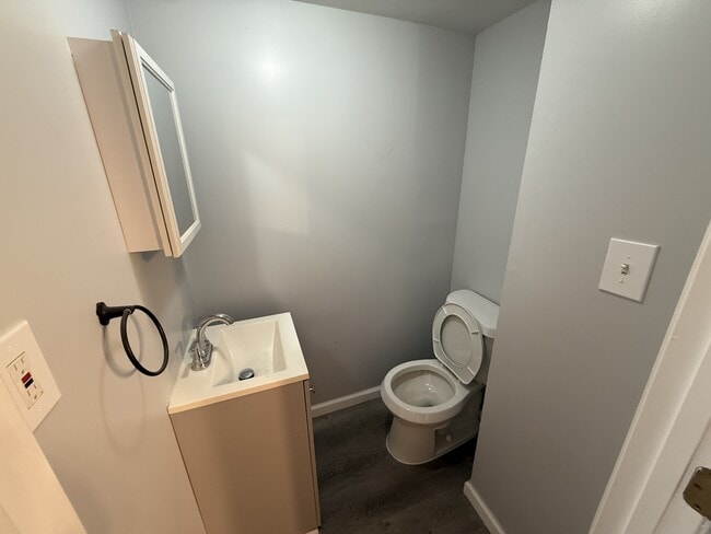 Building Photo - 1138 Princess Ave