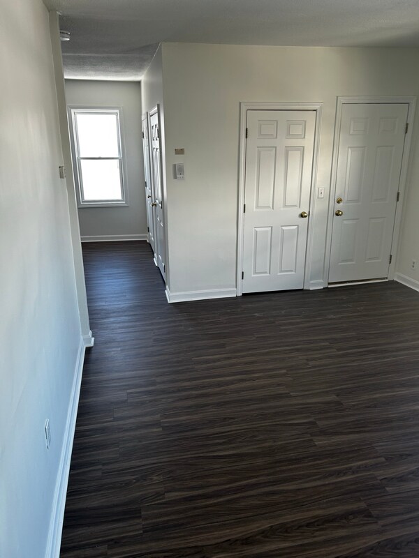 Building Photo - 533 Middle St