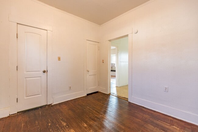 Building Photo - 2 Bedroom Cottage for Lease