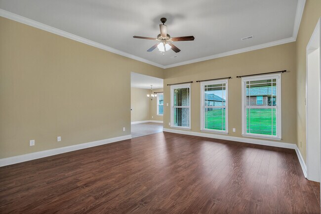 Building Photo - 128 Willow Tree Dr