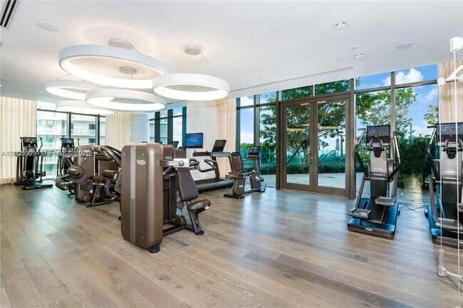 Building Photo - 650 NE 32nd St