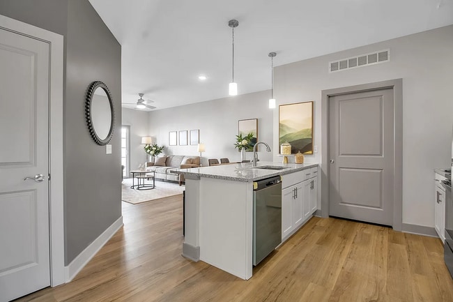 Building Photo - Broadway