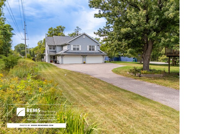 Building Photo - 815 Island Ct