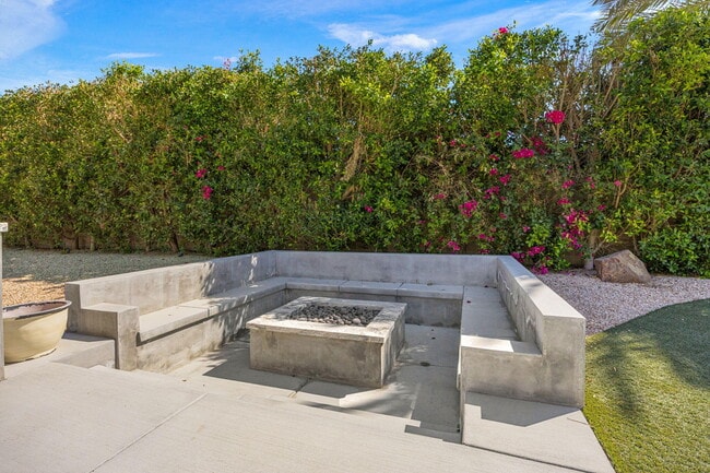 Building Photo - 49392 Hohokam River St