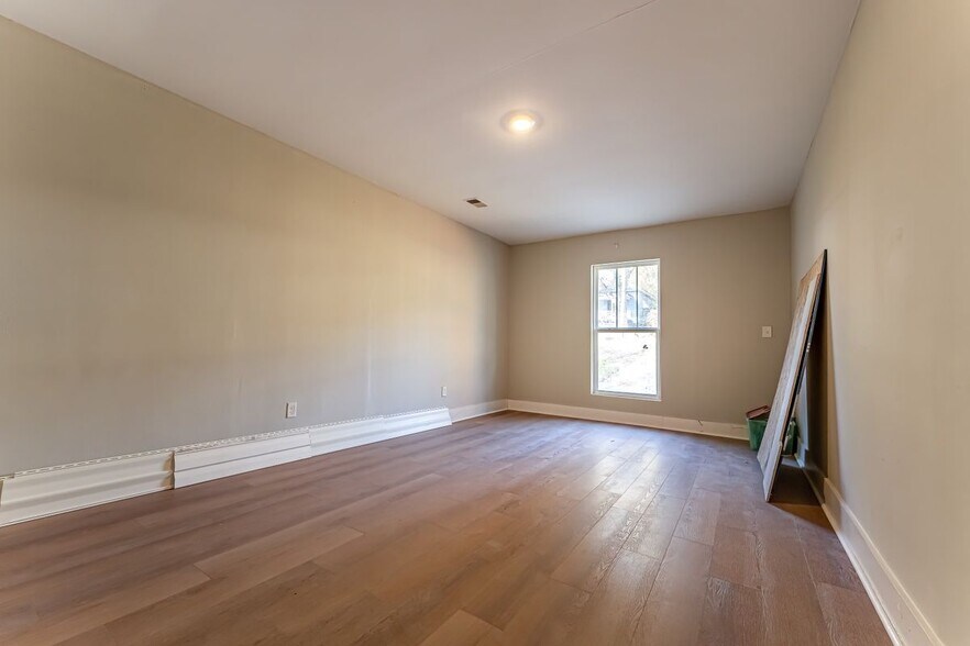 Building Photo - 283 E Hampton Ave