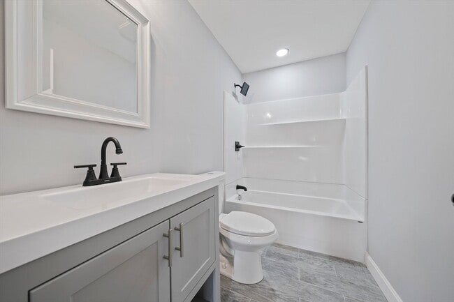 Building Photo - 13 Broadway