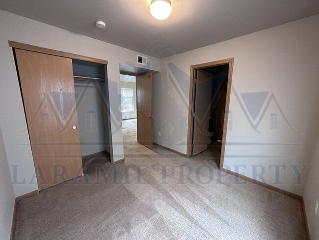 Building Photo - 415 Mitchell St