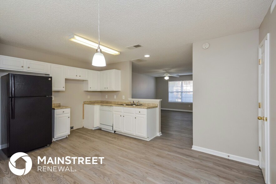 Building Photo - 325 Coral Cir