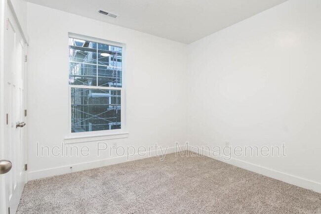 Building Photo - 323 W 435 N