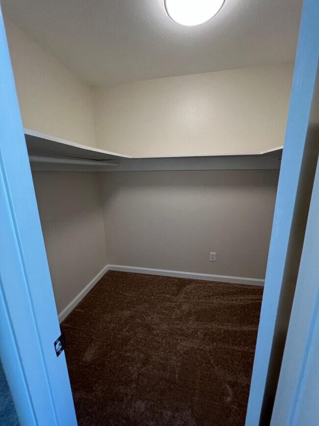Building Photo - Gorgeous, Updated Todd Ranch Townhome