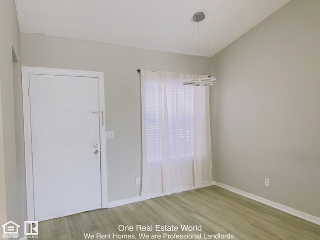 Building Photo - 2504 Woodgate Blvd