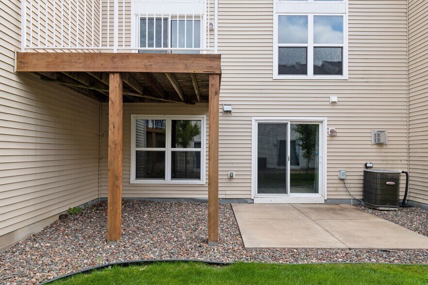 Building Photo - 15424 Foster Dr N