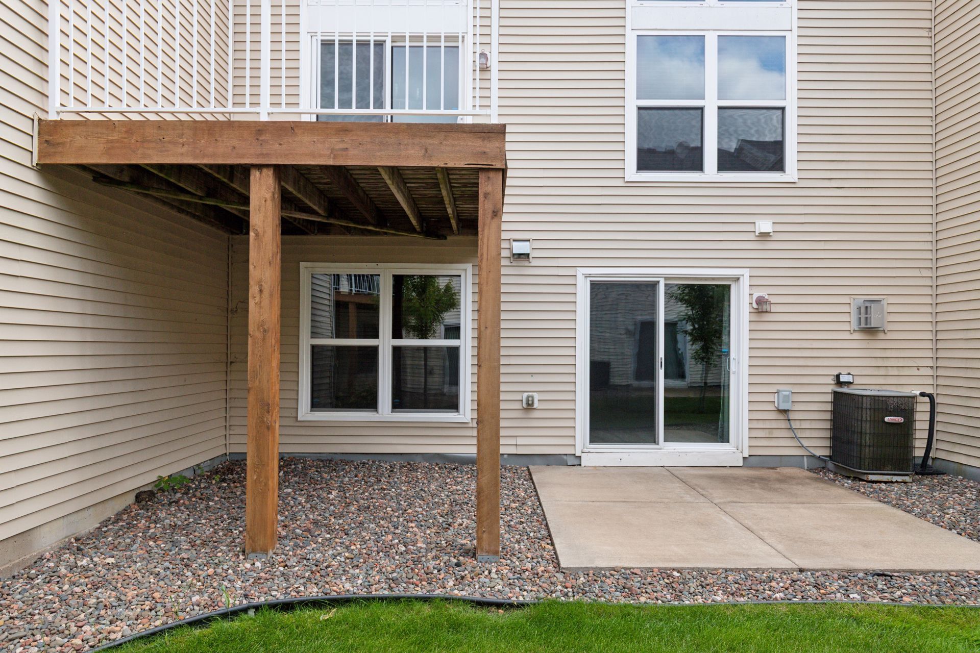 Building Photo - 15424 Foster Dr N