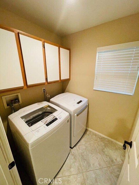 Building Photo - 42020 Dahlia Way