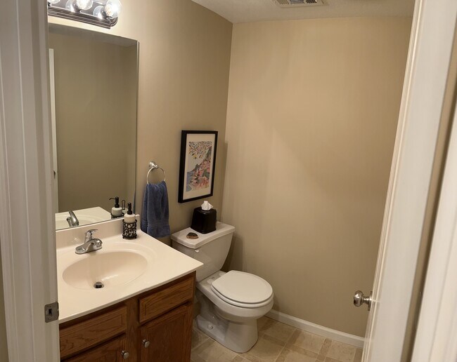 Building Photo - 4002 Sweetwater Dr