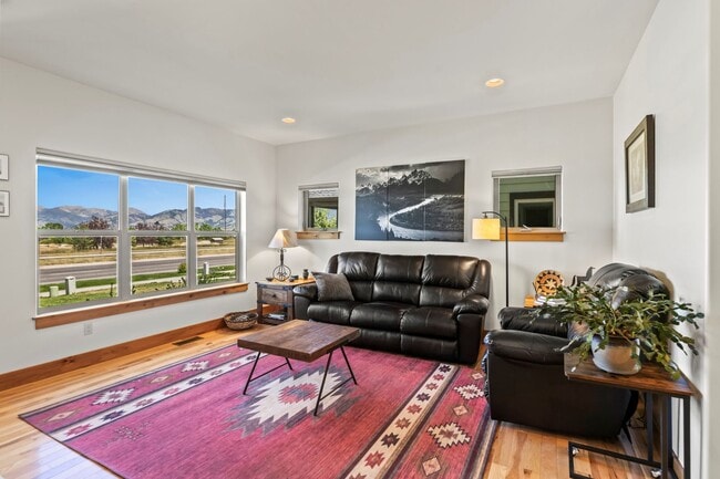 Building Photo - High End 3 Bed 2.5 Bath Home In Bozeman! N...