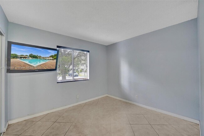 Building Photo - 106 Gardens Dr