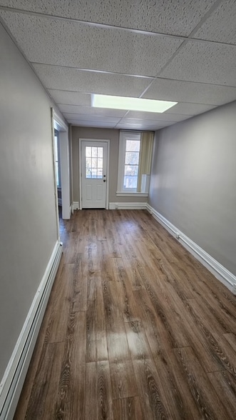 Building Photo - 44 Lincoln Ave