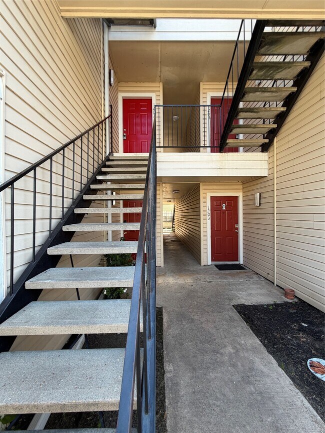 Building Photo - 2750 Holly Hall St