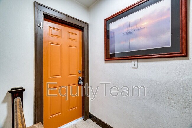 Building Photo - 3025 Gilbert Ave