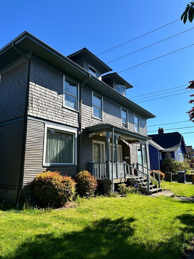 Building Photo - Classy Duplex in Desirable Tacoma area - Close to 6th ****COMING SOON***