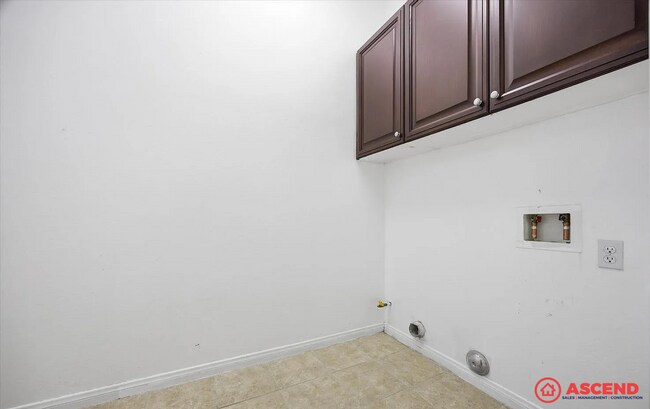 Building Photo - 5406 Pelican Hill Dr