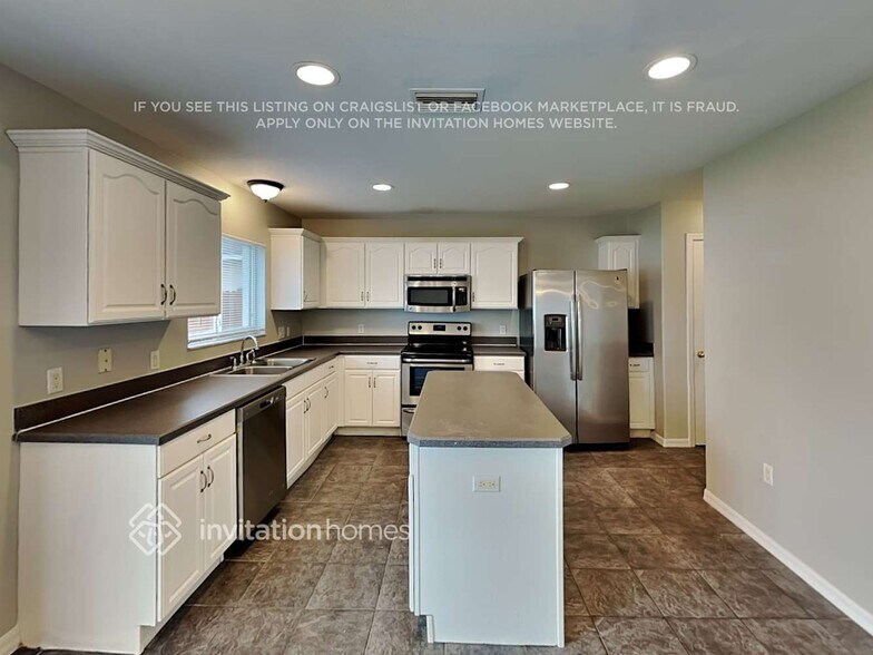 Building Photo - 2223 Blackwood Dr
