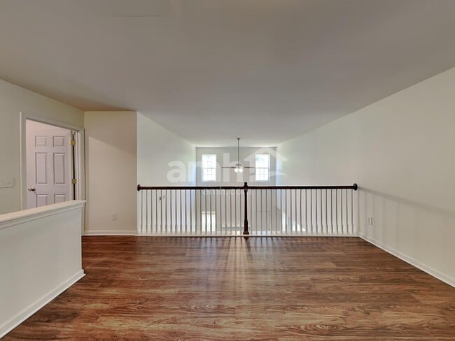 Building Photo - 925 Southridge Dr